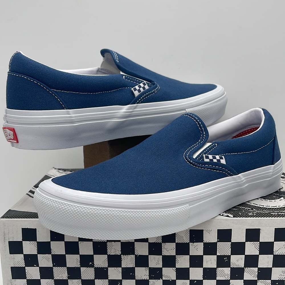 Vans Men’s Skate Slip-On Wrapped Dark Denim
VN0A5FCADDN
Sneakers - Picture 2 of 16